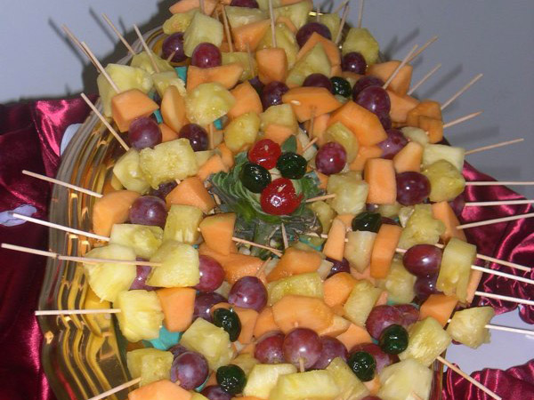 Brochettes de fruits frais par Slym's Traiteur Martinique